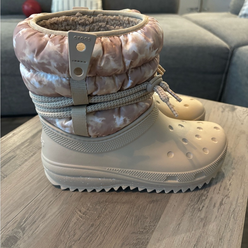 Crocs Beige and white Winter Boots, size 8- NWT